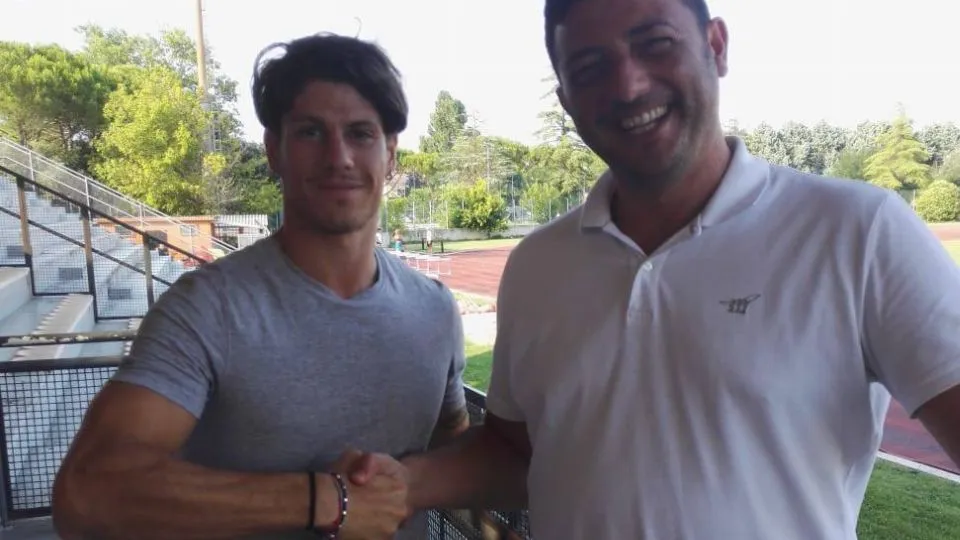 La stretta di mano tra Matteo Sartori e il presidente Francesco Visino