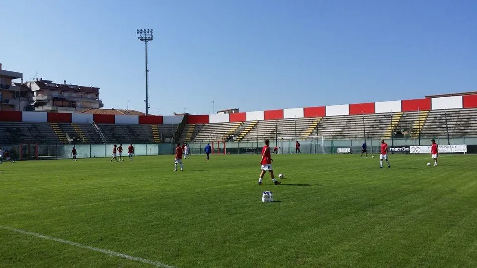 Il riscaldamento dei giallorossi a Vasto