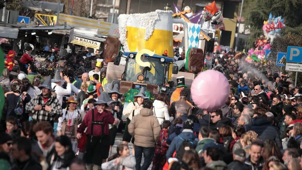 uno dei carri
dalla pagina fb del Carnevale di Ospedaletto