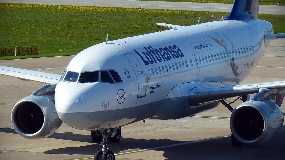Un aereo della compagnia Lufthansa