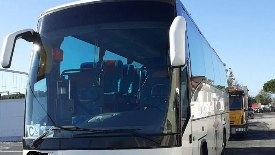 l’autobus sottoposto a ferma