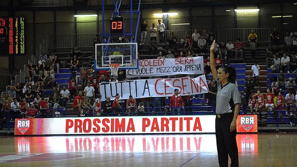 Lo striscione dei tifosi per la trasferta di mercoledì sera (foto Alfio Sgroi)