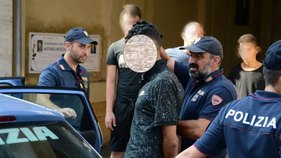 uno dei giovani arrestati