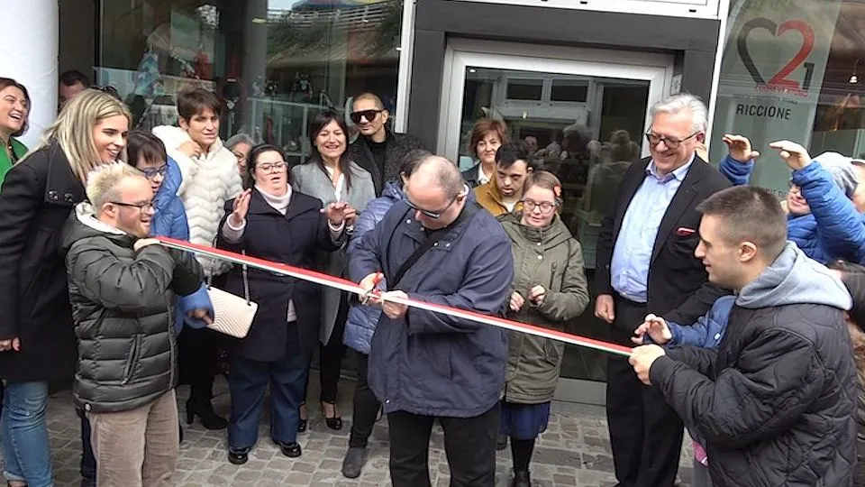 taglio del nastro per l’Atelier a 21 mani