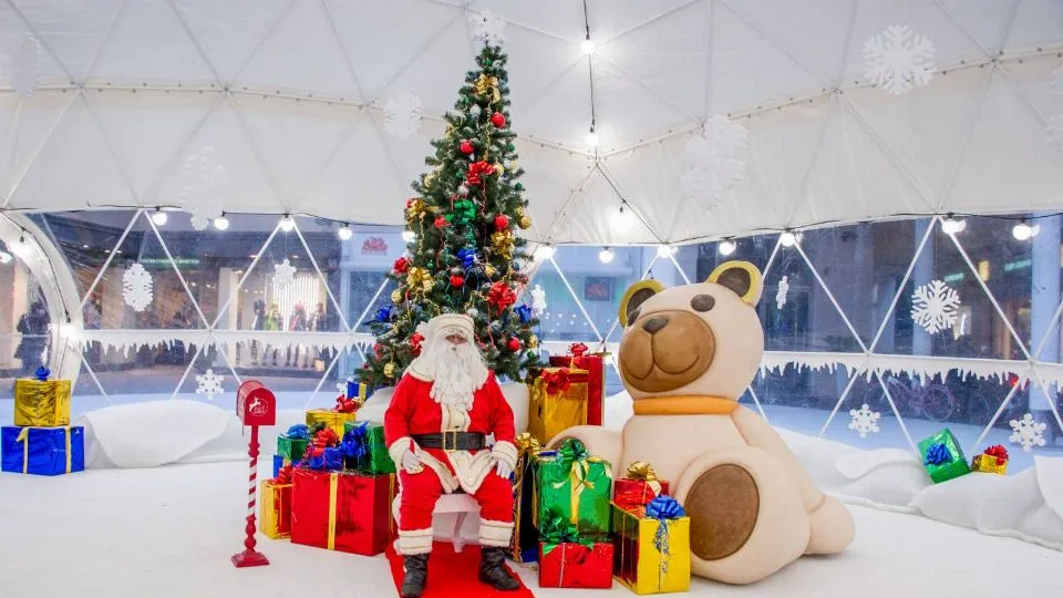 la casetta-igloo di Babbo Natale