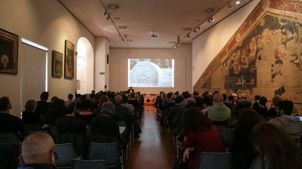 un incontro al museo