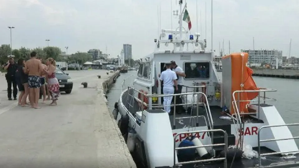 Capitaneria soccorre sette persone in difficoltà per le correnti al largo
