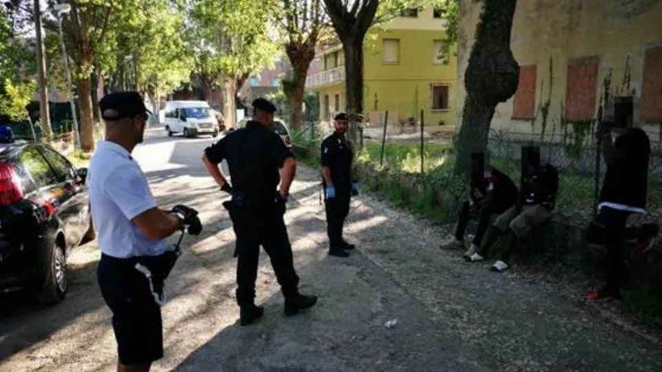 I controlli di carabinieri e polizia