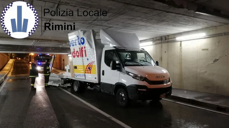 il camion incastrato
