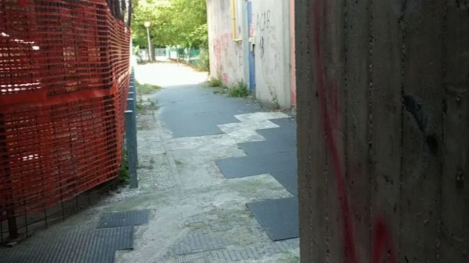 uno dei camminamenti in una foto di un paio di mesi fa