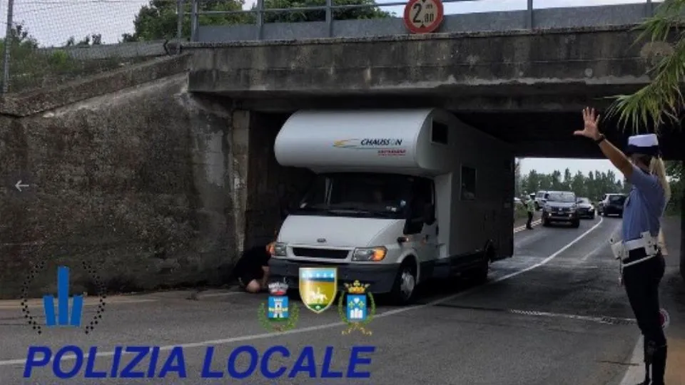 il camper (@polizia locale)
