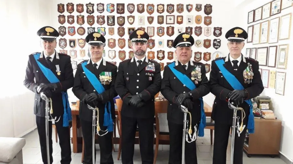 I quattro nuovi sottotenenti e in mezzo il colonnello Sportelli