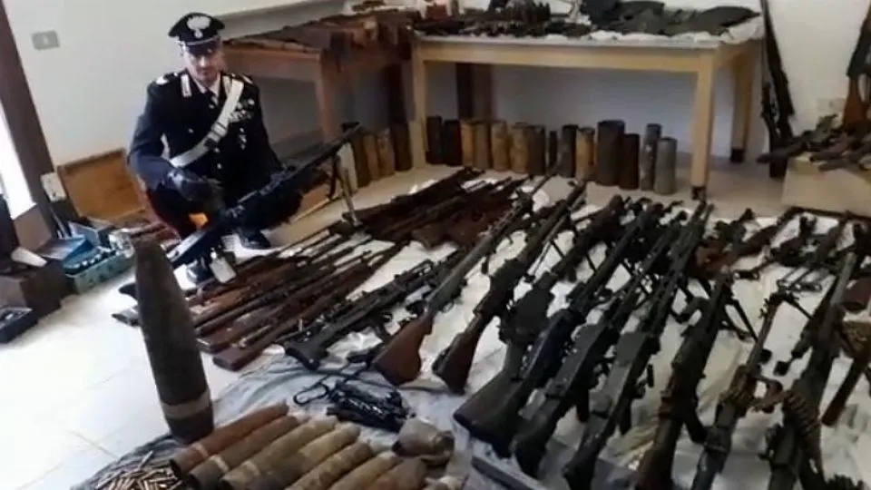 le armi sequestrate dai carabinieri