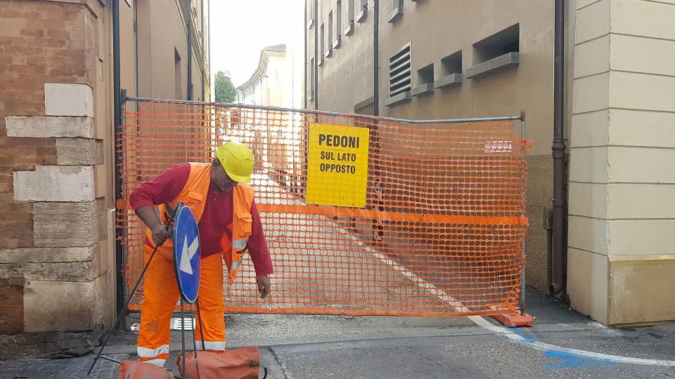 chiusa via Verdi a Rimini. cambia senso di marca Corso Giovanni XXIII
