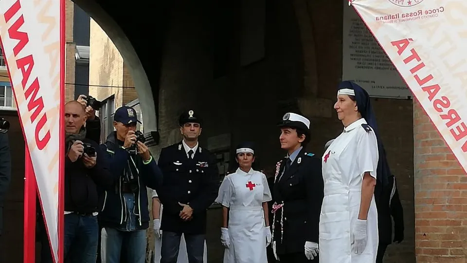 la cerimonia in piazza Cavour