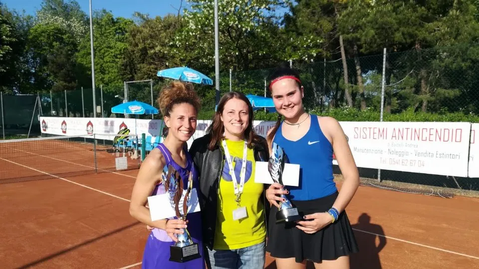 La premiazione: Chiara Mendo, Elisa Vandi e Matilde Magrini