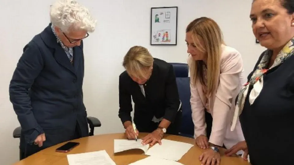 la firma del protocollo