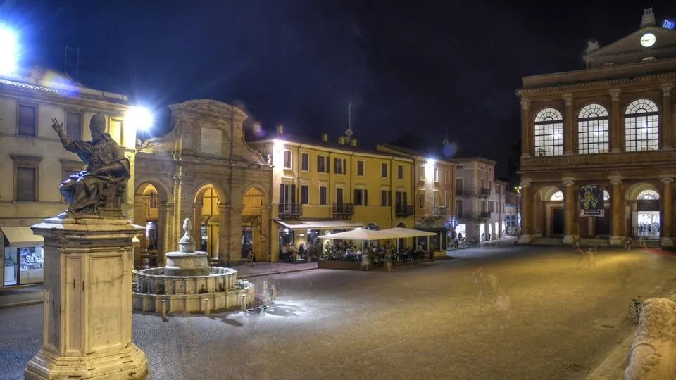 Piazza Cavour
