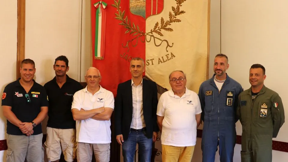 foto di gruppo alla conferenza stampa