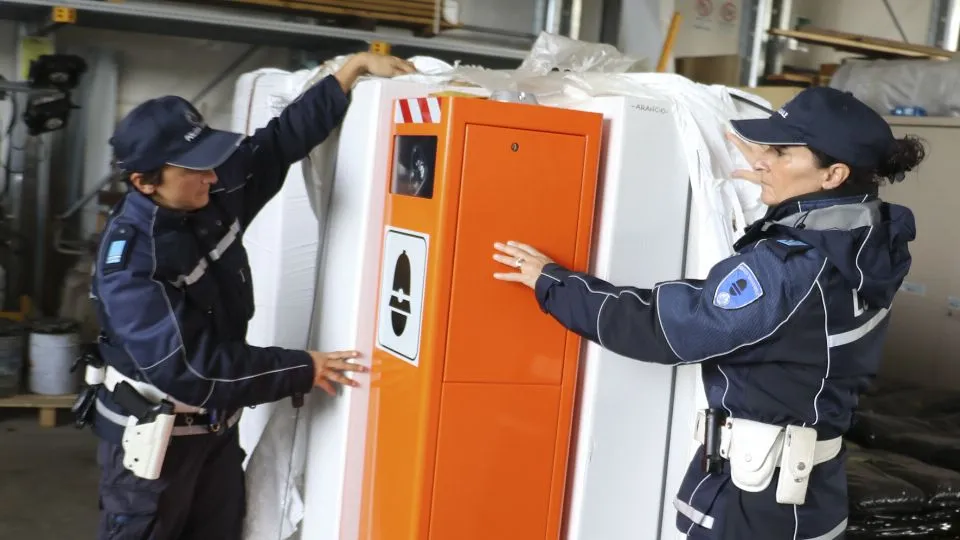 uno dei box arancioni