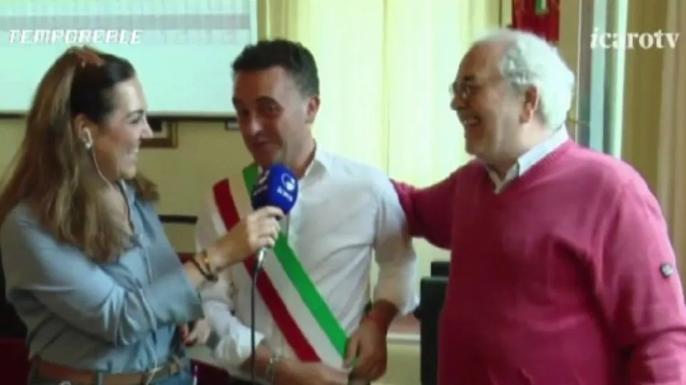 il passaggio di consegne nella diretta di Icaro Tv