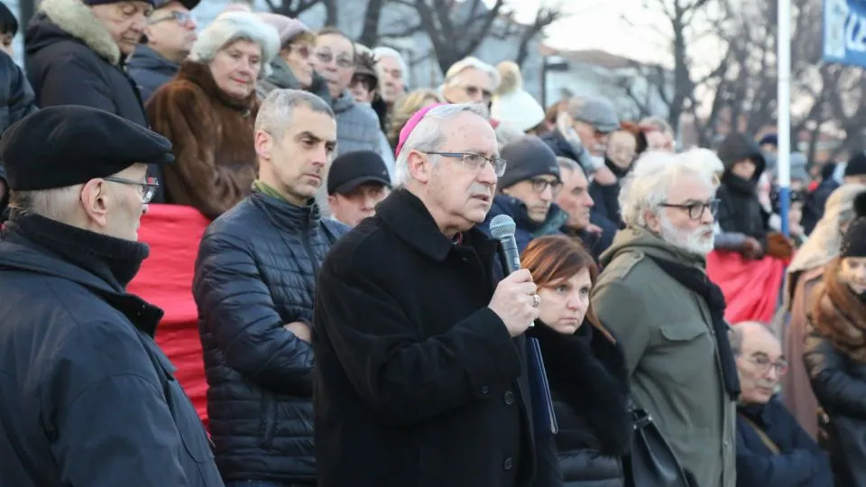 il vescovo Lambiasi
