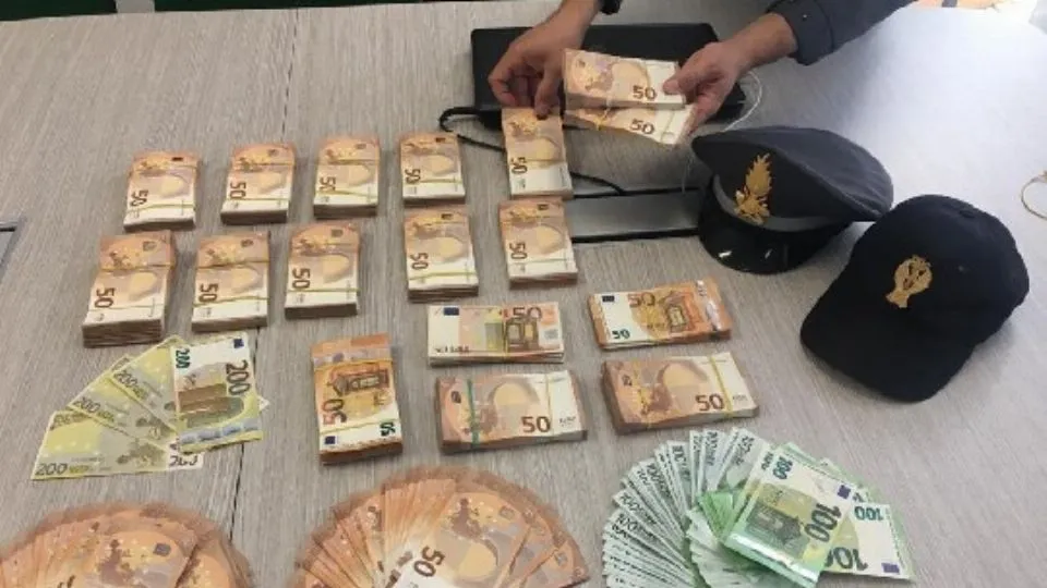 il denaro sequestrato
