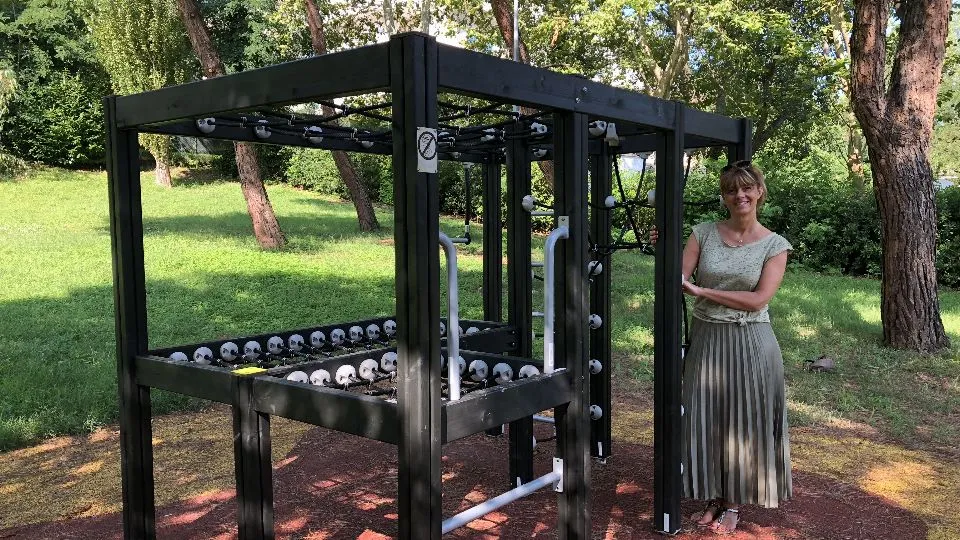 L’assessore Ermeti nel parco
