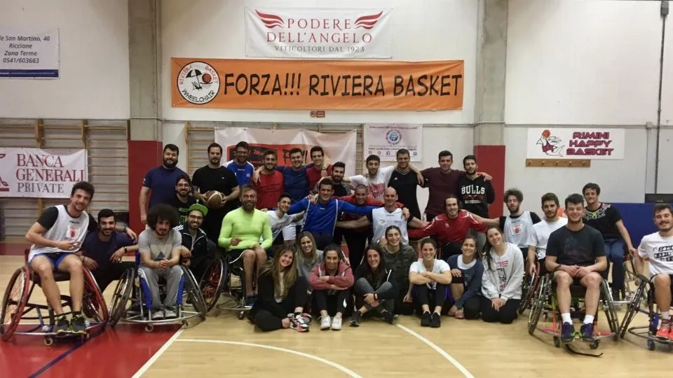 I ragazzi del Riviera Basket con gli studenti di Scienze Motorie