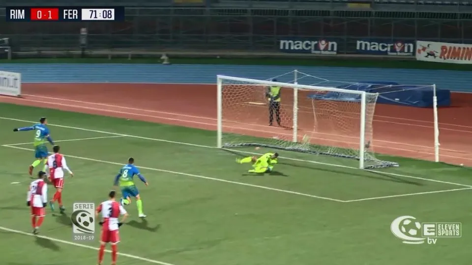 Il rigore di Caracciolo per il 2-0 della Feralpisalò (ElevenSports)
