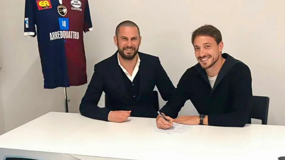 Lorenzo Checchi firma il rinnovo
