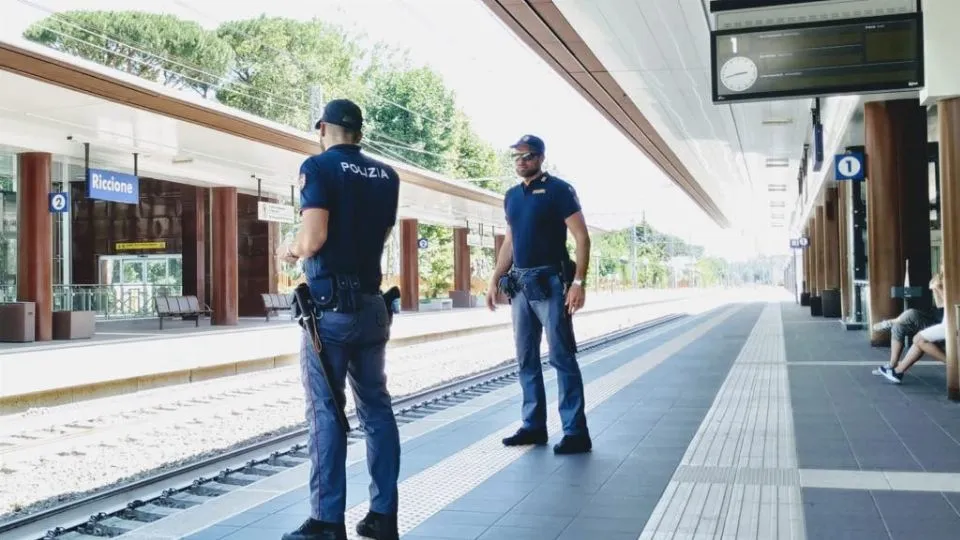 agenti della Polfer in stazione a Riccione
