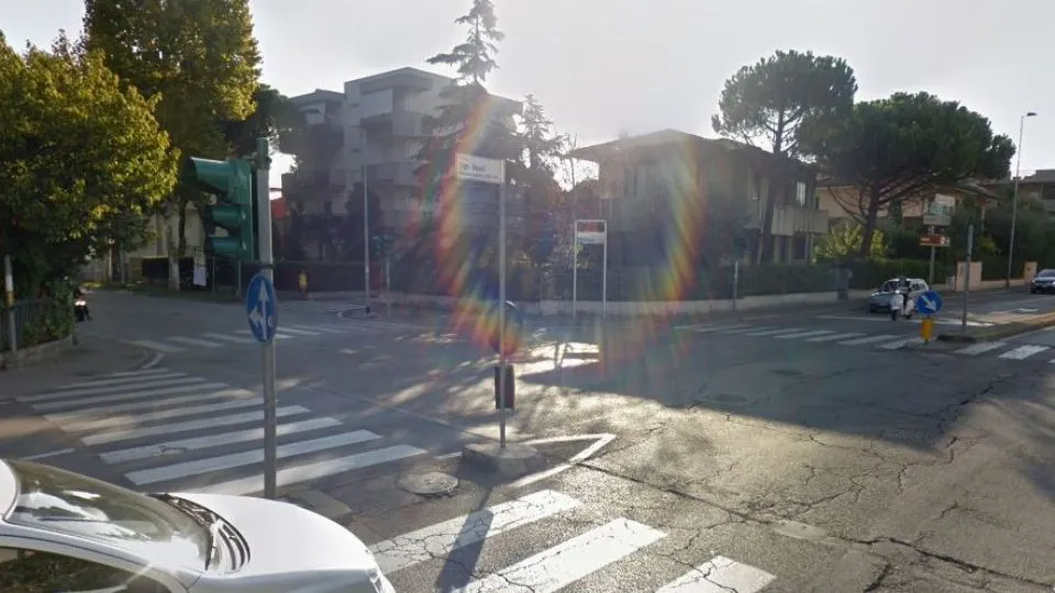 l’incrocio tra le vie Ugo Bassi e Pascoli a Rimini
