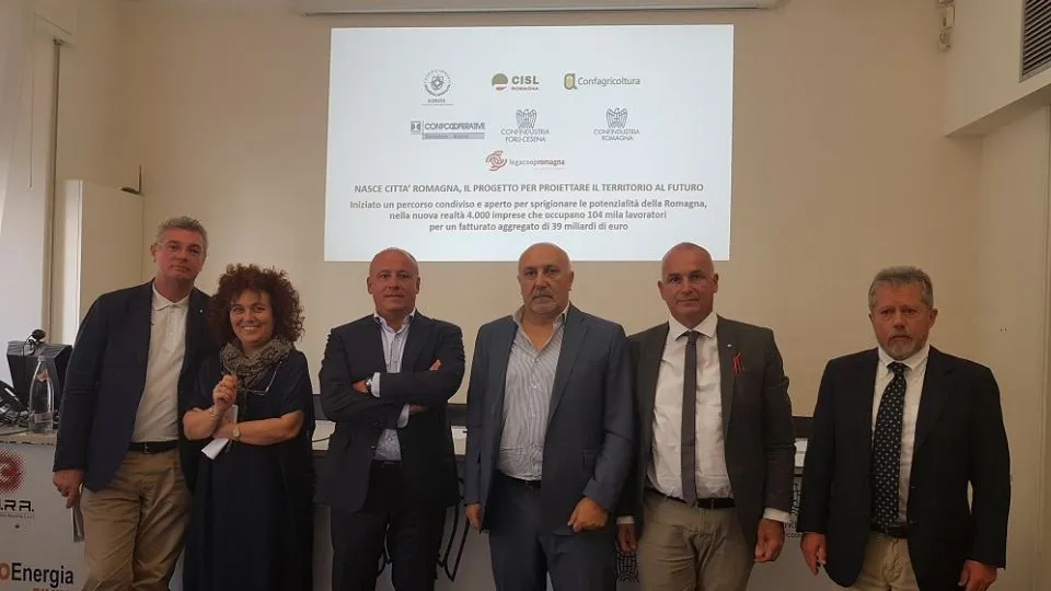 da sin. M. Baldacci Dir. Confagricoltura FC-RN, P. Rinaldis Pres. Federalberghi Rimini, P. Maggioli Pres. Confindustria Romagna, M. Mazzotti Pres. Legacoop Romaga, F. Marinelli Segretario Generale CISL Romagna, A. Maremonti Pres. Confindustria FC