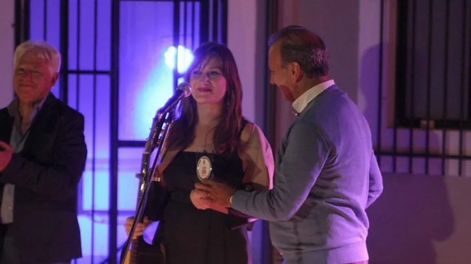Chiara Raggi riceve il Premio Castrovillari d’Autore
