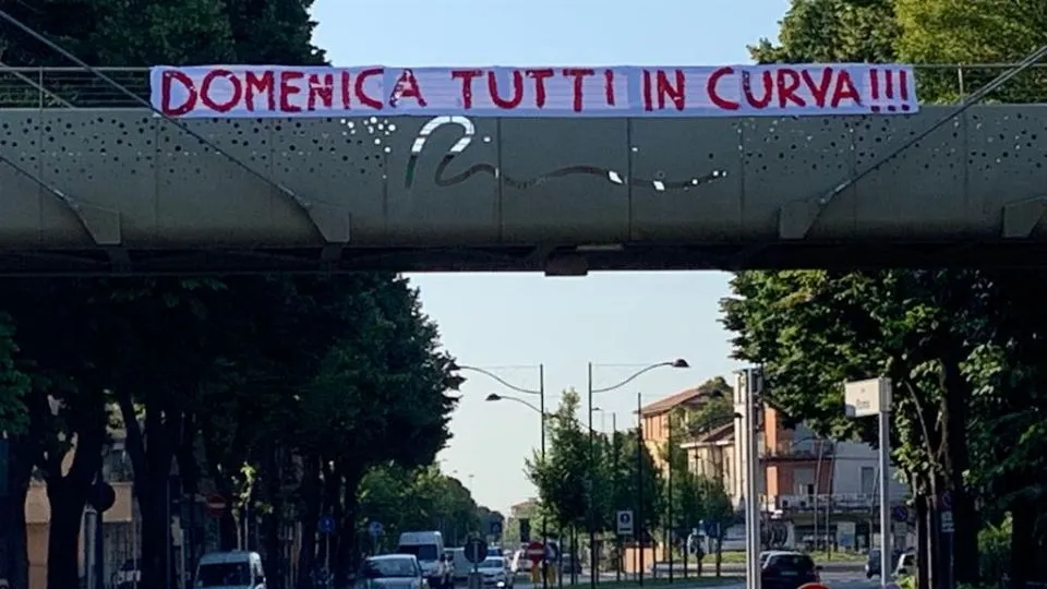 Uno degli striscioni apparsi in città