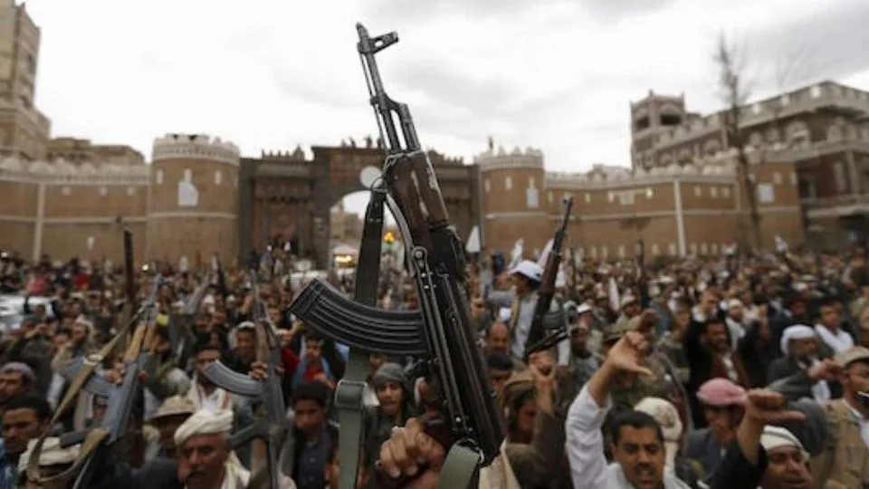 Shi’ite Muslim rebels hold up their weapons during a rally against air strikes in Sanaa March 26, 2015. Warplanes from Saudi Arabia and Arab allies struck Shi’ite Muslim rebels fighting to oust Yemen’s president on Thursday, in a majo