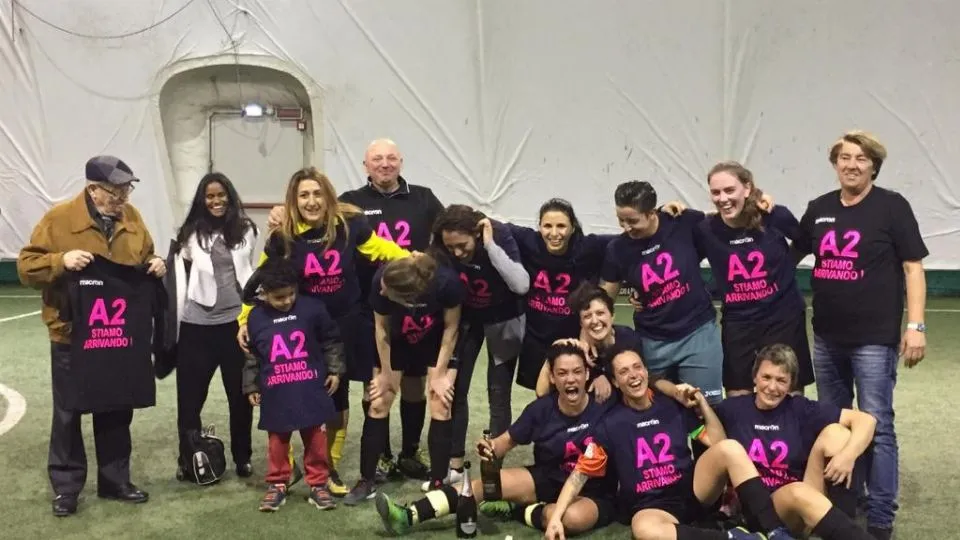 Le ragazze della Virtus Romagna con la maglietta celebrativa