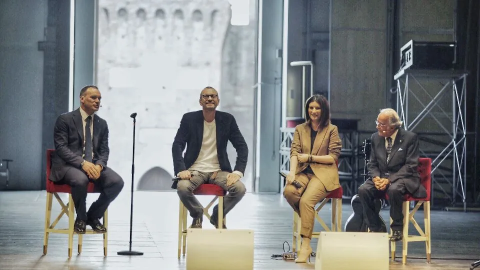 Biagio Antonacci e Laura Pausini sul palco del Galli