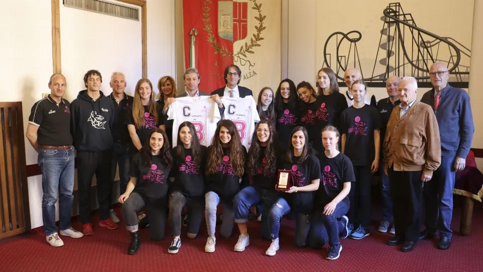 Foto di squadra con sindaco e assessore allo Sport