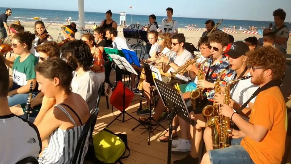 young band
