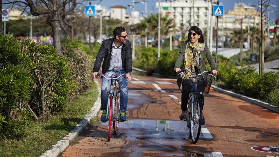 pista ciclabile sul lungomare di Misano