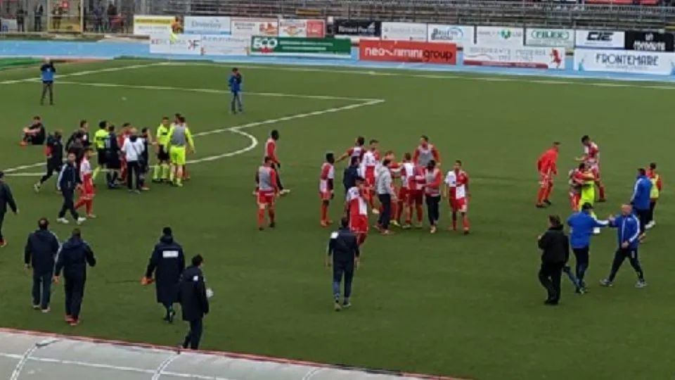 I biancorossi festeggiano la salvezza