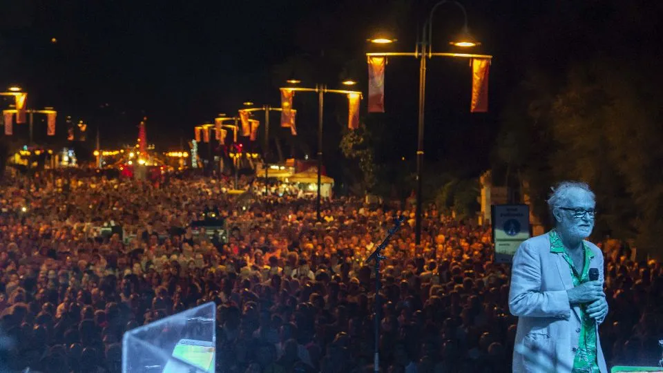 Francesco De Gregori ha riempito piazzale Fellini per la Notte Rosa 2019