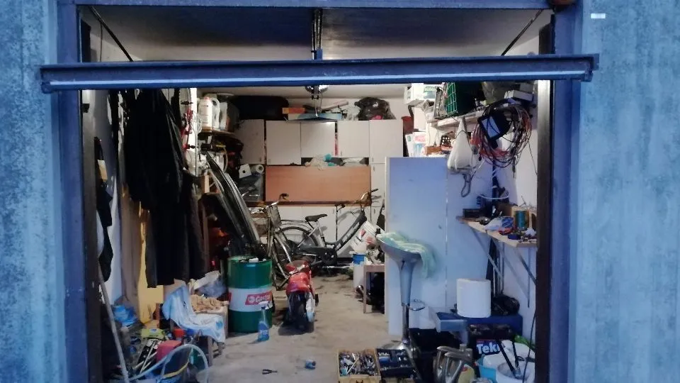 l’officina abusiva
