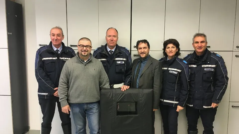 insieme agli agenti, l’Assessore alla Sicurezza e alla Polizia Municipale Cristiano Mauri, e il Comandante della PM Danilo Fricano
