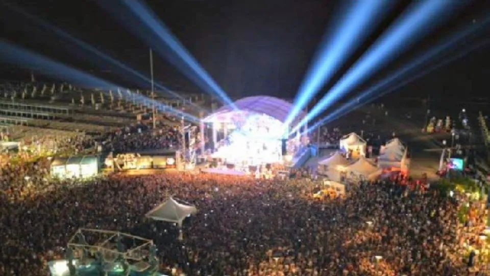 il palco di piazzale Roma durante un concerto estivo