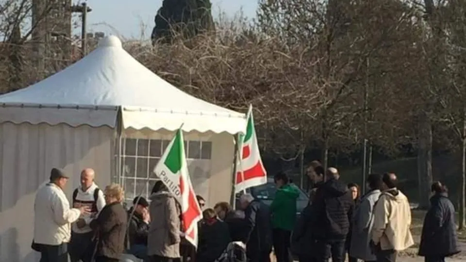 uno dei gazebo allestiti per il voto (dalla pagina fb del PD di Rimini)
