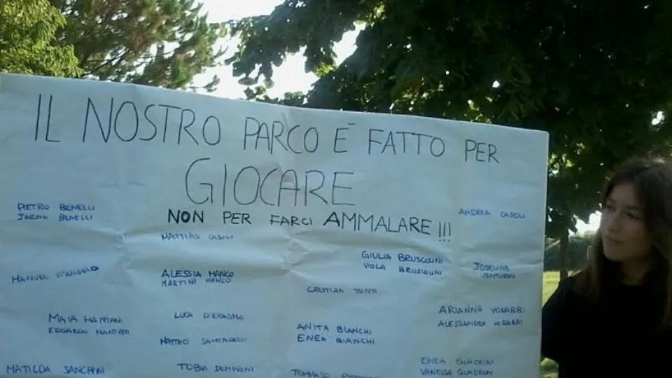 la foto di uno dei cartelli pubblicato su pag fb di Associazione Ambiente e Salute