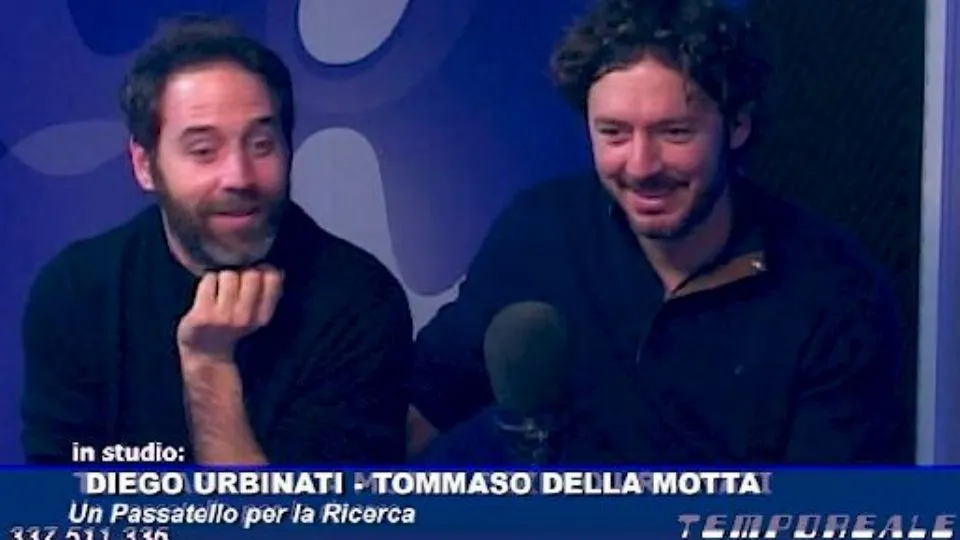 Tommaso e Diego negli studi di Radio Icaro
